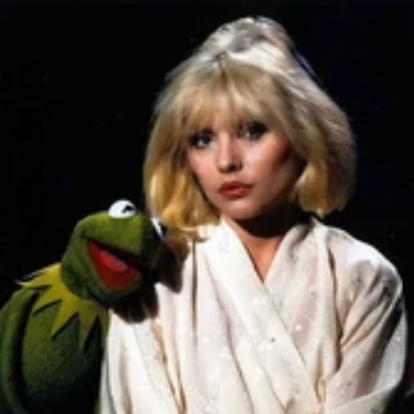 Meet your Posher, Leah - Picture 1 of 2